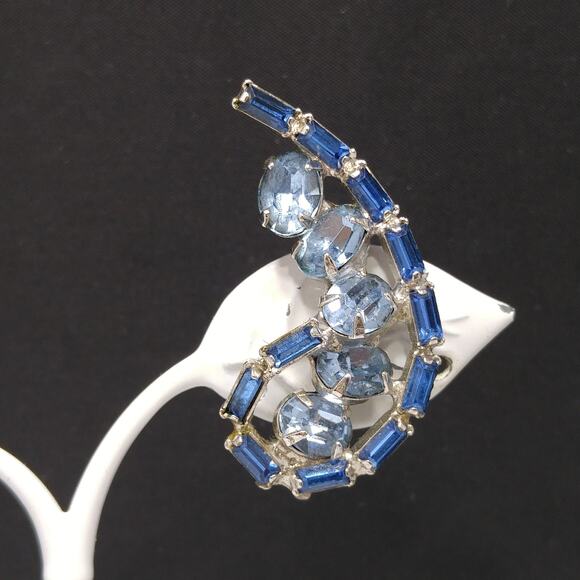 Vintage 1960s Light Blue Rhinestone Ear Climber Clip Earrings, Rhodium Plated - Picture 3 of 10